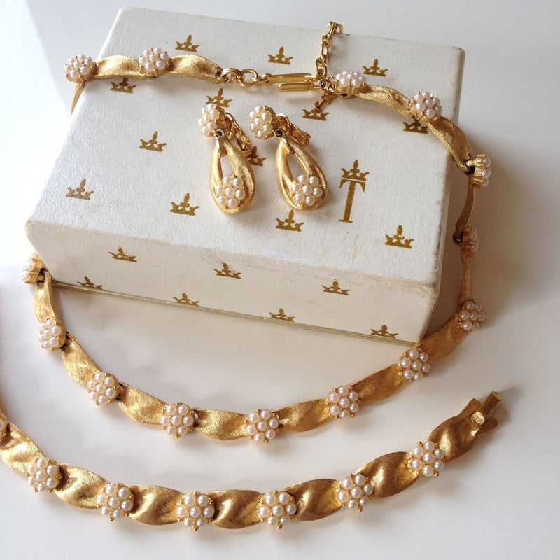 trifari♡イヤリング＆ネックレスset