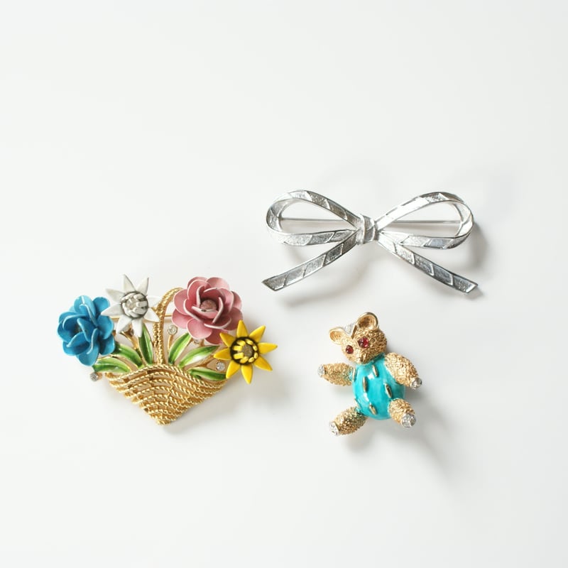 CROWN TRIFARI☆ターコイズブルー☆フラワーブーケブローチ CROWN