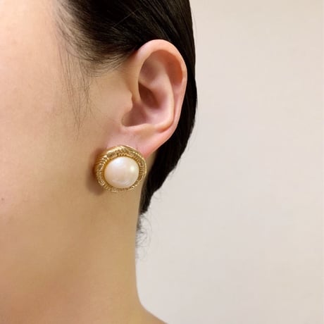 AVONエイボン パール サークル ピアス 箱BOX付き/ ヴィンテージジュエリー・アクセサリー