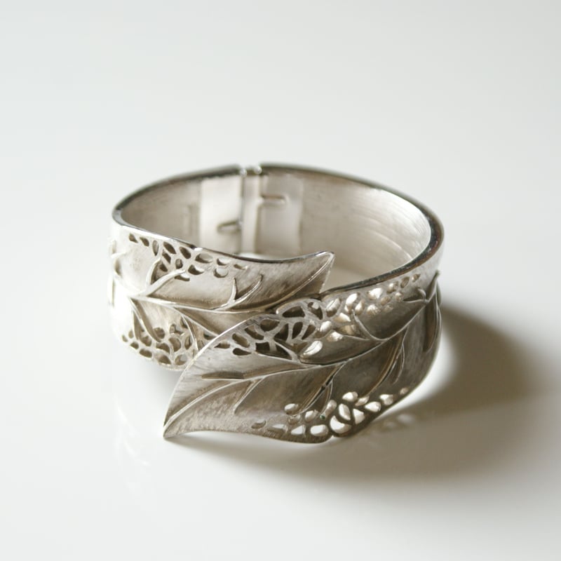 TRIFARIクラウントリファリ リーフ 透かし バングル