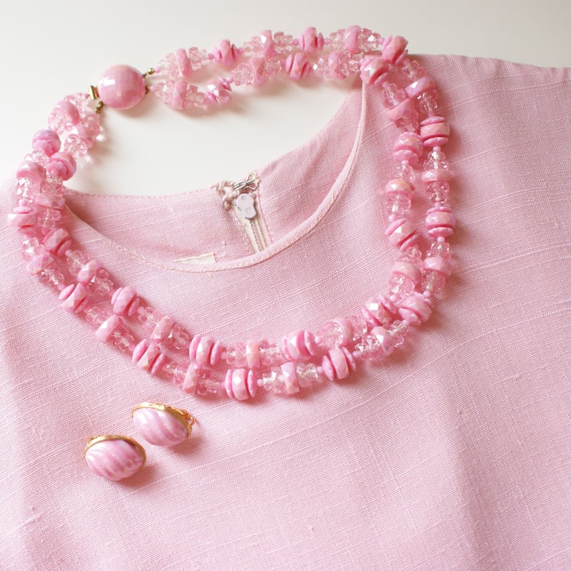 ベネチアングラス　ホリゾンブルー×ピンク　イタリアヴィンテージ ビーズネックレス AUSTRIAオーストリア パステルピンク プラスチックビーズ ネックレス