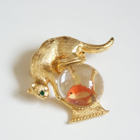 【アメリカ買付】 キャット 猫 金魚鉢 ルーサイト ブローチ/ ヴィンテージ・コスチュームジュエリー