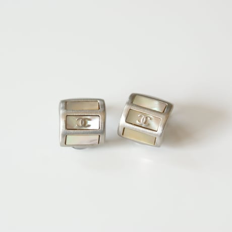 CHANELシャネル  マザーオブパール シェル ココマーク イヤリング / ヴィンテージアクセサリー