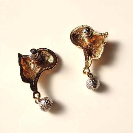 AVONエイボン☆キャット☆ピアス