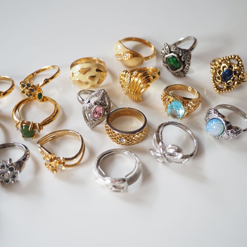 AVONエイボン 翡翠グリーン ストーン 指輪リング / ヴィンテージ