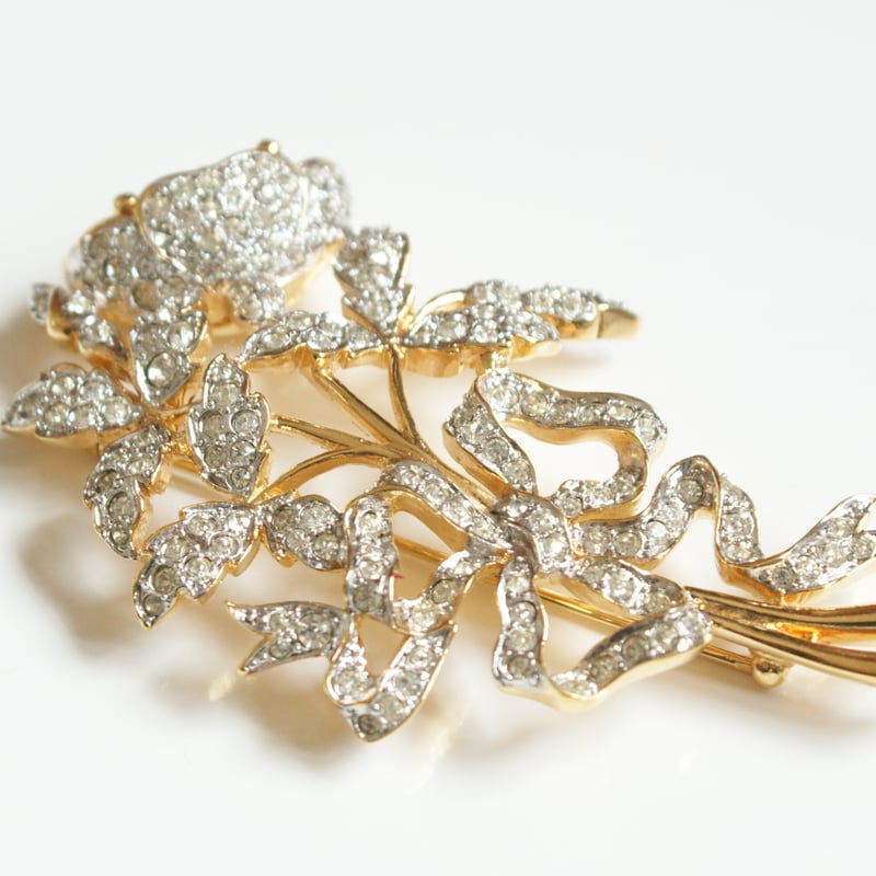 Nina Ricci　ブローチ　ピンクパープル　刻印あり　美品 NINA RICCIニナリッチ アネモネ リボン ラインストーン ブローチ