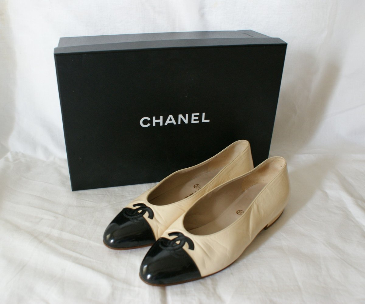 CHANELシャネル ベージュ ブラック エナメル ココマーク バイ CHANELシャネル ベージュ ブラック エナメル ココマーク バイ