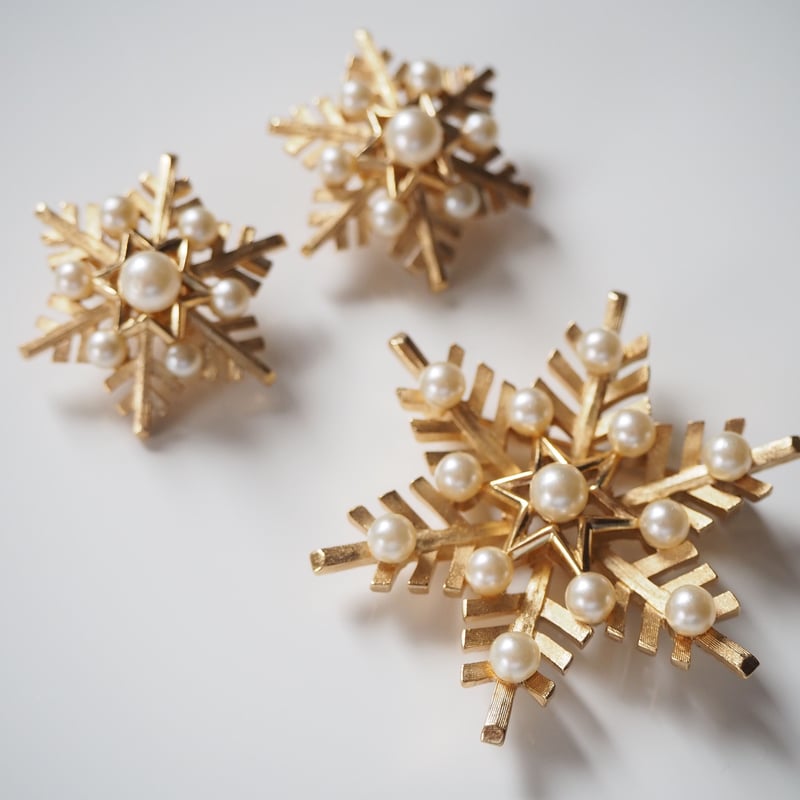 CROWN TRIFARI☆トリファリウム&ベビーパール☆雪の結晶のブローチ