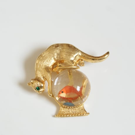 【アメリカ買付】 キャット 猫 金魚鉢 ルーサイト ブローチ/ ヴィンテージ・コスチュームジュエリー