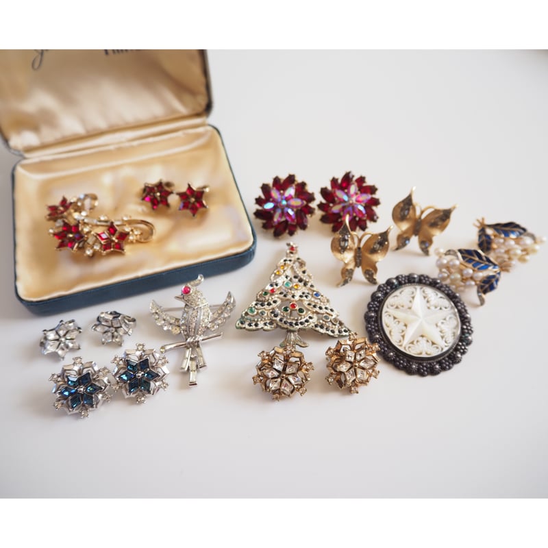 TRIFARIトリファリ レッド オーロララインストーン イヤリング