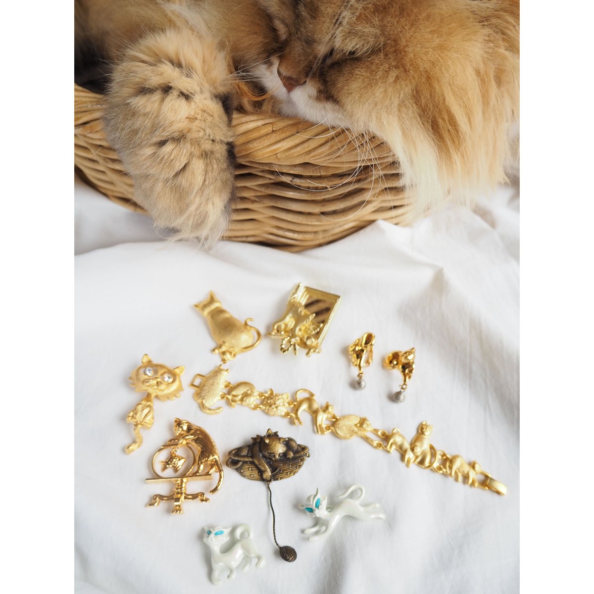 ヴィンテージ AVON 黒猫 ピンクの猫 香水 ドーム ヴィンテージ AVON 黒