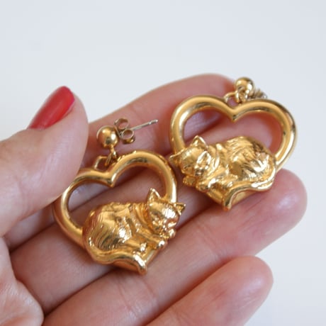 AVONエイボン 眠り猫 キャット ハート ピアス  / ヴィンテージ・アクセサリー