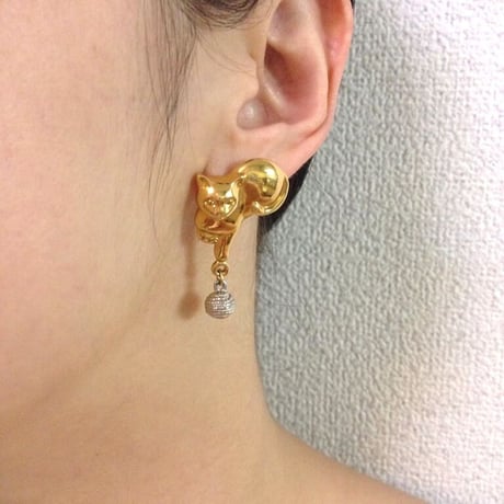 AVONエイボン☆キャット☆ピアス