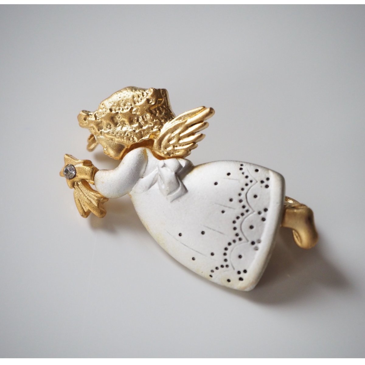 GIVENCHY　ヴィンテージブローチ　エンジェル　月 GIVENCHY ヴィンテージブローチ エンジェル 月 【公式通販】