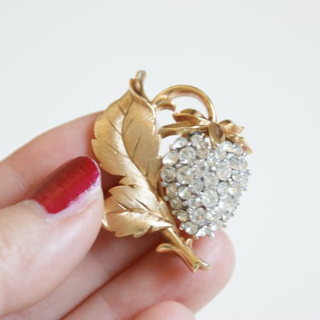 Trifari ヒイラギブローチゴールド パール ケース付き TRIFARI