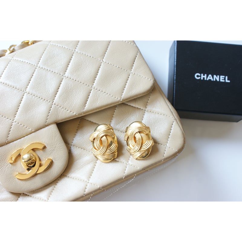 CHANELシャネルココマーク オーバル ゴールド イヤリング 箱BOX付き 