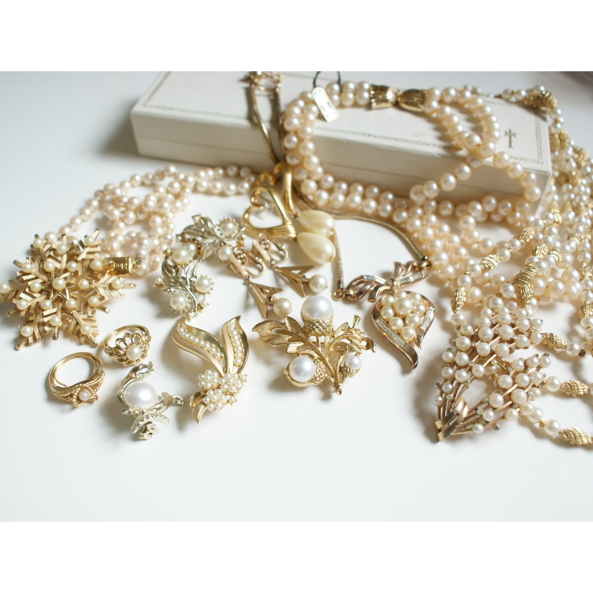 【入学式 卒業式】TRIFARI トリファリ ヴィンテージ ブローチ パール Trifari（トリファリ）ブローチ「Flower Pearl Brooch」／ヴィンテージ