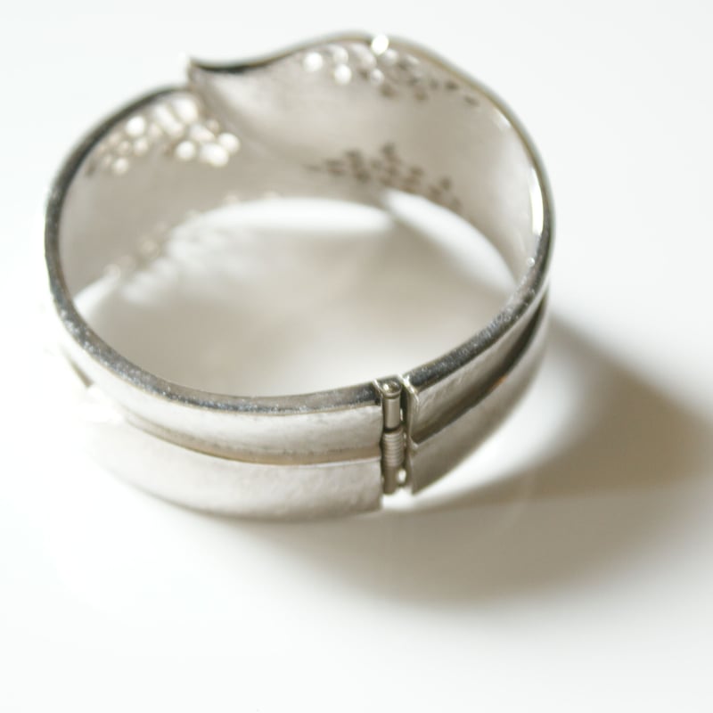 TRIFARIクラウントリファリ リーフ 透かし バングル