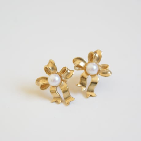 AVONエイボン パール リボン ピアス/ ヴィンテージジュエリー・アクセサリー