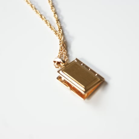 Special price【スペシャル プライス】AVONエイボン 本 ブック型 ロケットネックレス / ヴィンテージジュエリー・アクセサリー