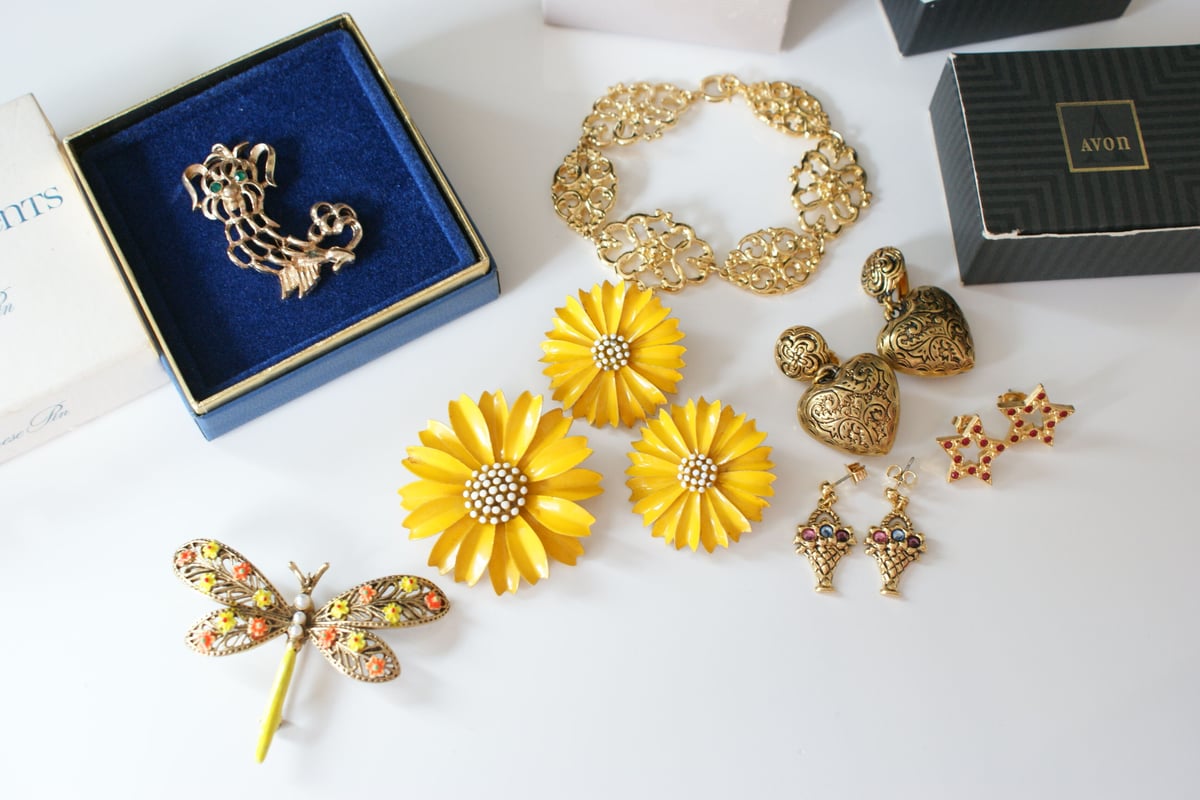 芸術品 TRIFARI ブローチ＆イヤリング イエローガラス ヴィンテージ