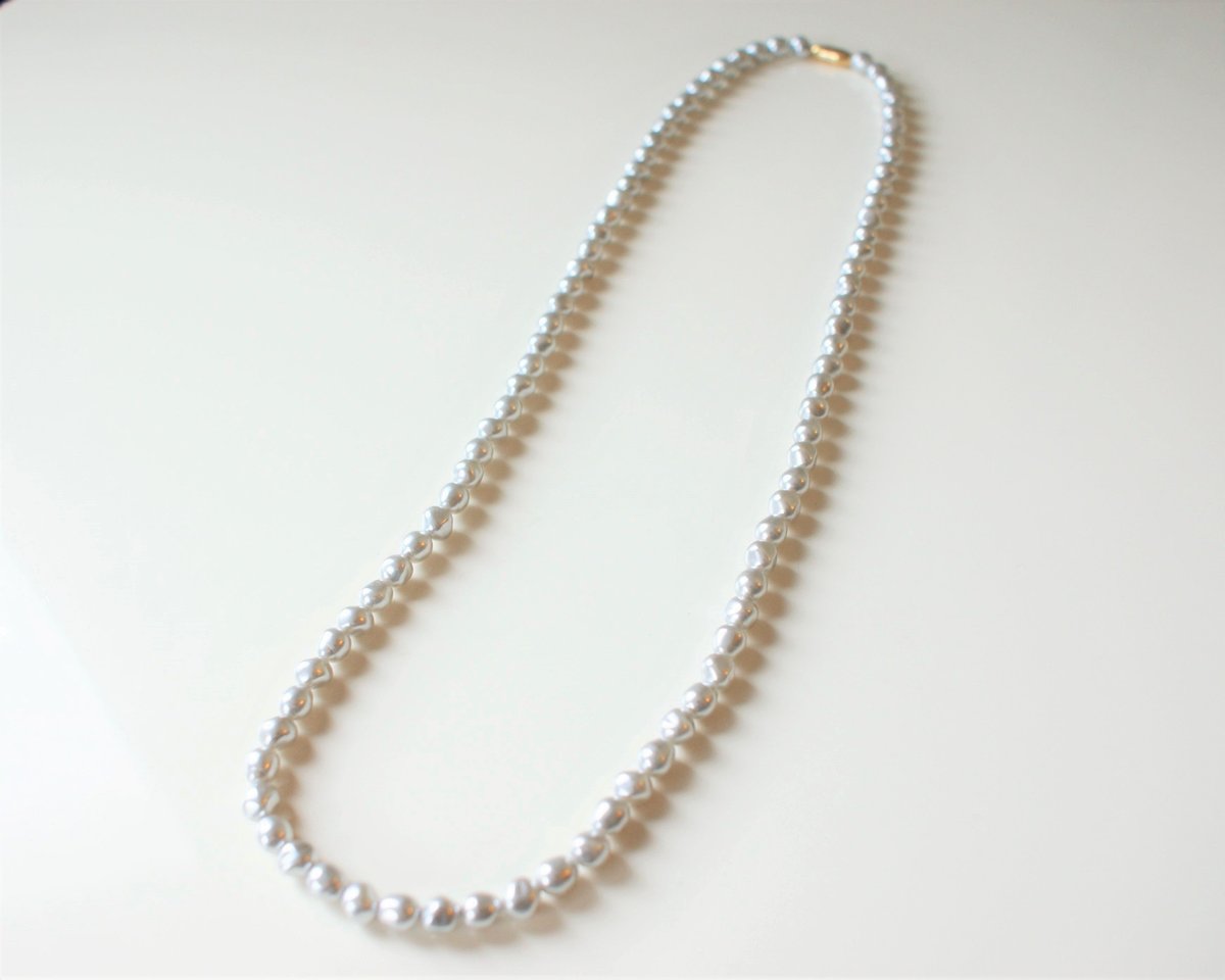 AVONエイボン ライトグレー バロック パール ネックレス