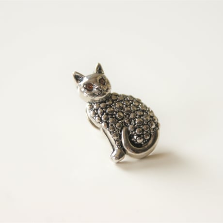 Special price【スペシャル プライス】AVONエイボン 猫 キャット マーカサイト ピンブローチ / ヴィンテージアクセサリー