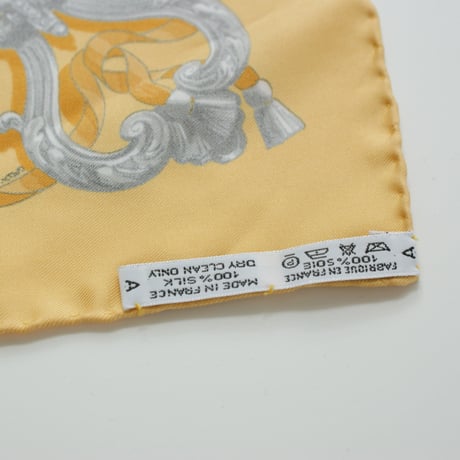 HERMESエルメス プチカレ 40 イエロー フェロネリ FERRONNERIE シルクスカーフ / ヴィンテージファッション