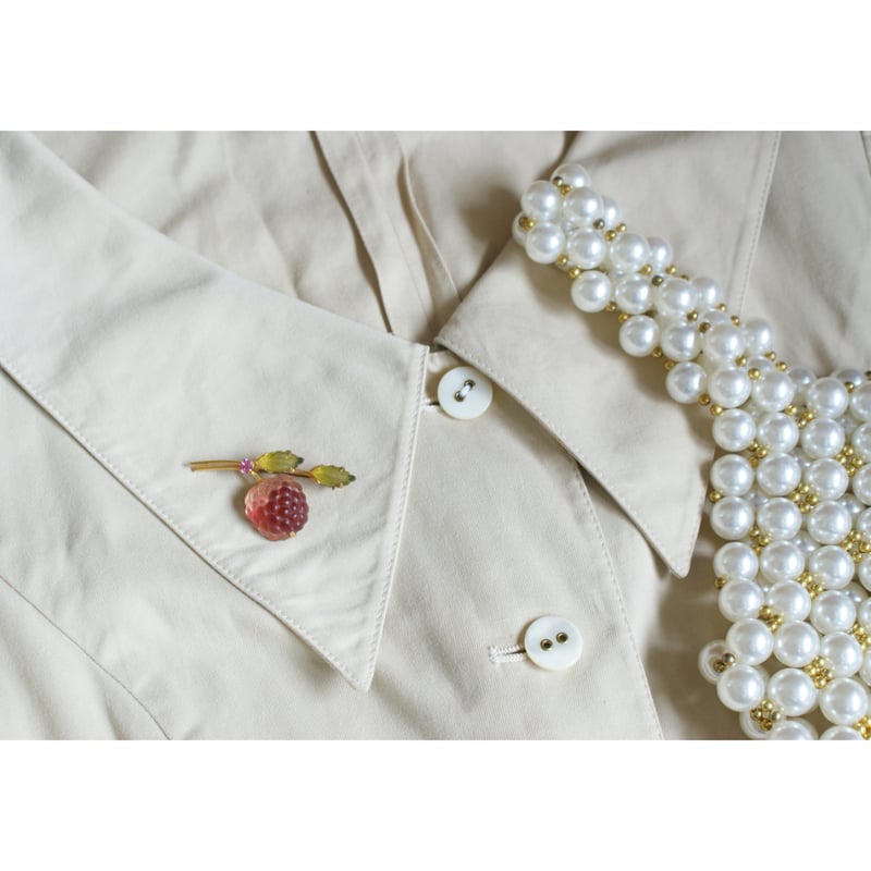 40'-60's オーストリア ヴィンテージ 摺りガラス 野イチゴ ブローチ 果 Special price【スペシャル プライス】AUSTRIAオーストリア 製 ブルー