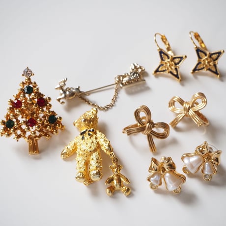 AVONエイボン サンタ クリスマス ピンブローチ  / ヴィンテージアクセサリー