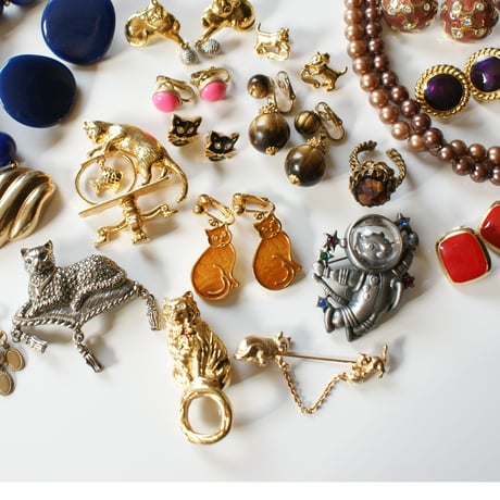AVONエイボン 猫 キャット ピンブローチ  / ヴィンテージアクセサリー