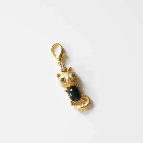 ヴィンテージチャーム　猫キャット グリーンアイズ ブラック ガラス / ヴィンテージジュエリー・アクセサリー