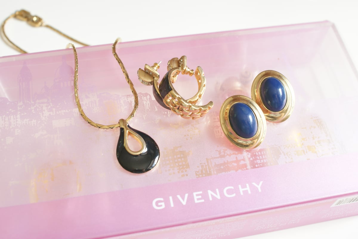アメリカ買付】GIVENCHY ジバンシィ ブラックエナメル ライン アメリカ買付】GIVENCHY ジバンシィ ブラックエナメル ライン