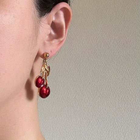 AVONエイボン レッドエナメル チェリー さくらんぼ ピアス / ヴィンテージ・コスチュームジュエリー