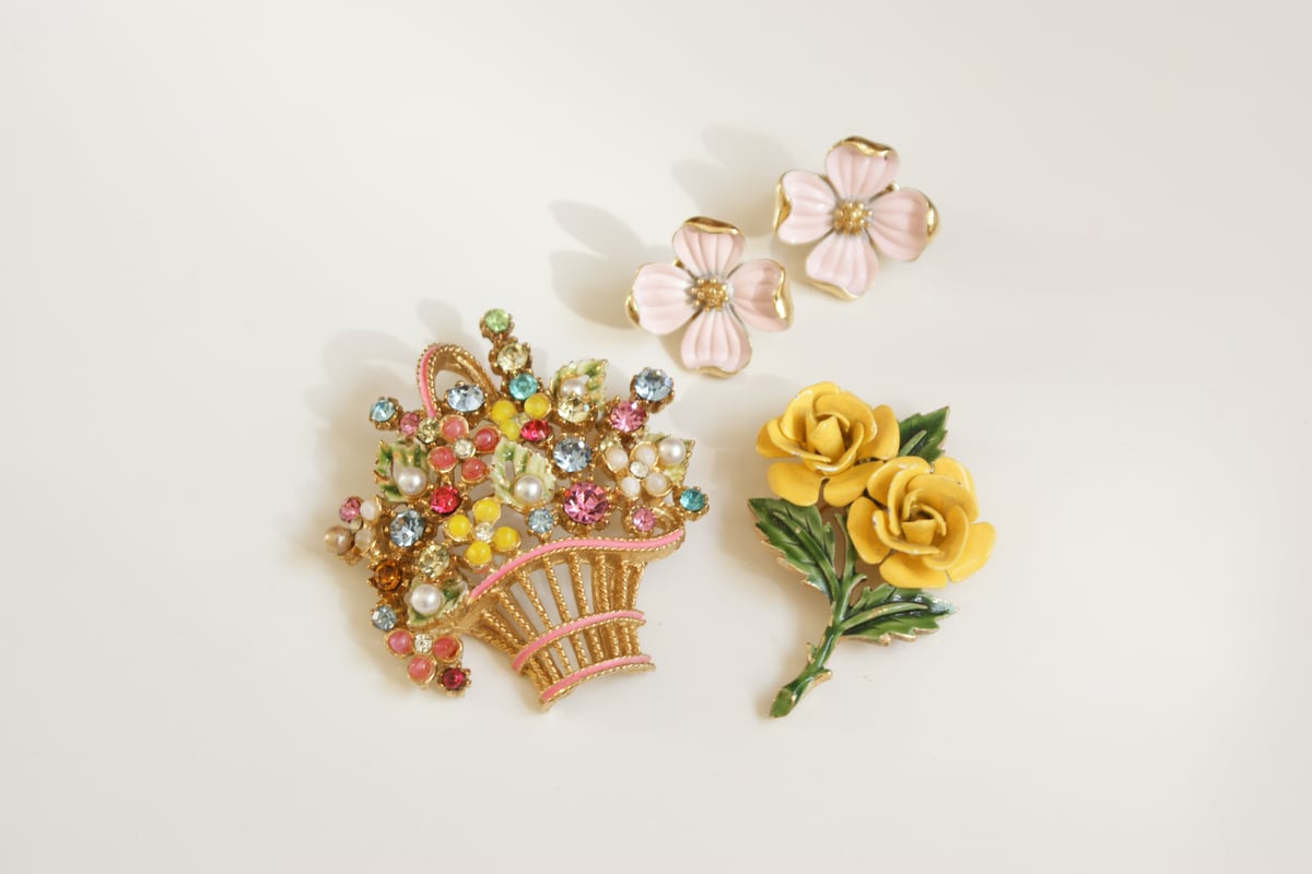 ART ピンクエナメル フラワーバスケット ブローチ/ ヴィンテージ