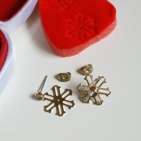 AVONエイボン ２WAY 雪の結晶 ピアス サテン刺繍ハートBOX付き/ ヴィンテージジュエリー・アクセサリー