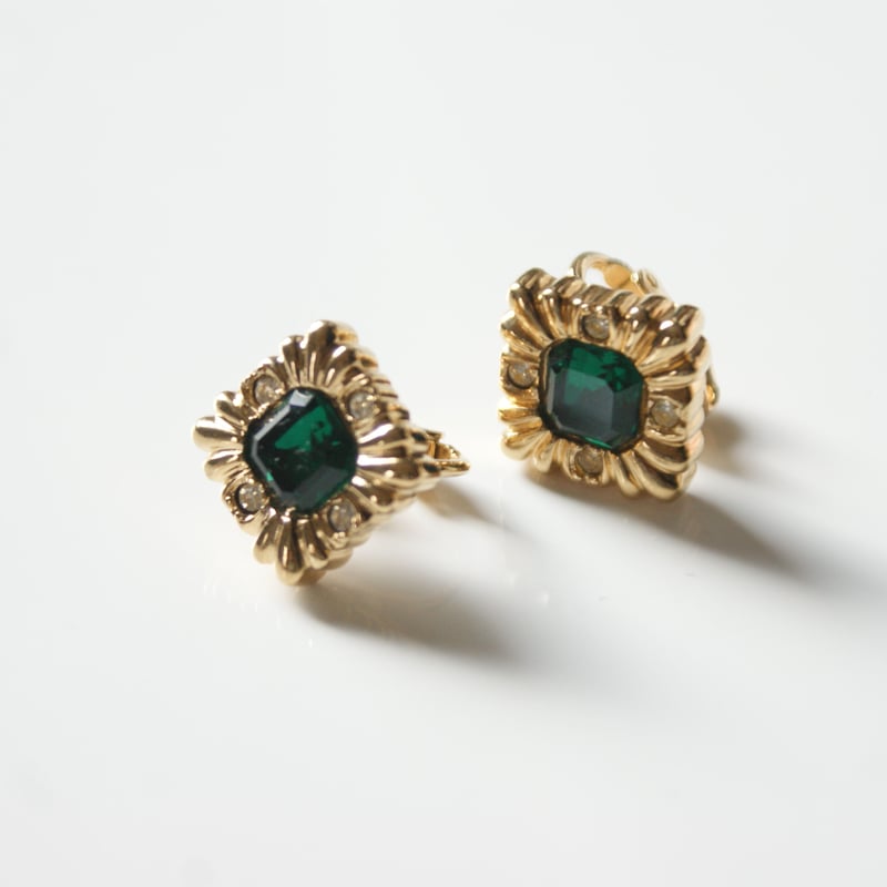 AVONエイボン エメラルドグリーン ひし形 イヤリング / ヴィンテージ