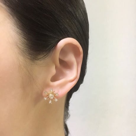 Special price【スペシャル プライス】AVONエイボン スノーフレーク 雪の結晶 ピアス 箱BOX付き / ヴィンテージアクセサリー
