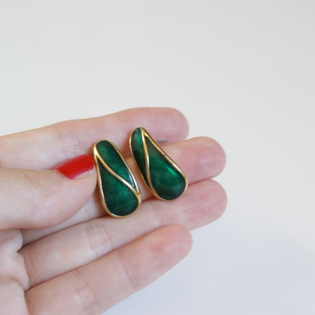 TRIFARI TM トリファリ /グリーンエナメル ピアス/ ヴィンテージアクセサリー