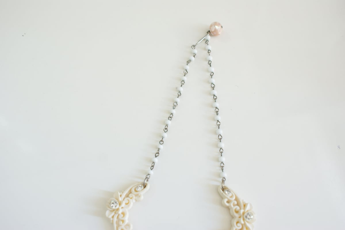 専用です　アンティークセルロイドパーツ×天然石ネックレス セルロイドフラワー ネックレス | webshopシスター社