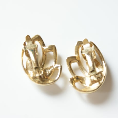 Special price【スペシャル プライス】TRIFARIトリファリ アイボリー エナメル バタフライ 羽 イヤリング / ヴィンテージアクセサリー