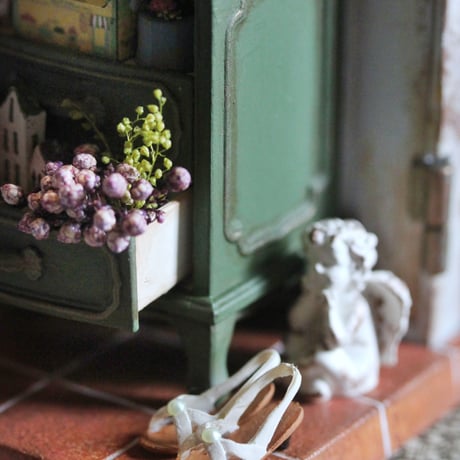 チェストでメイク中