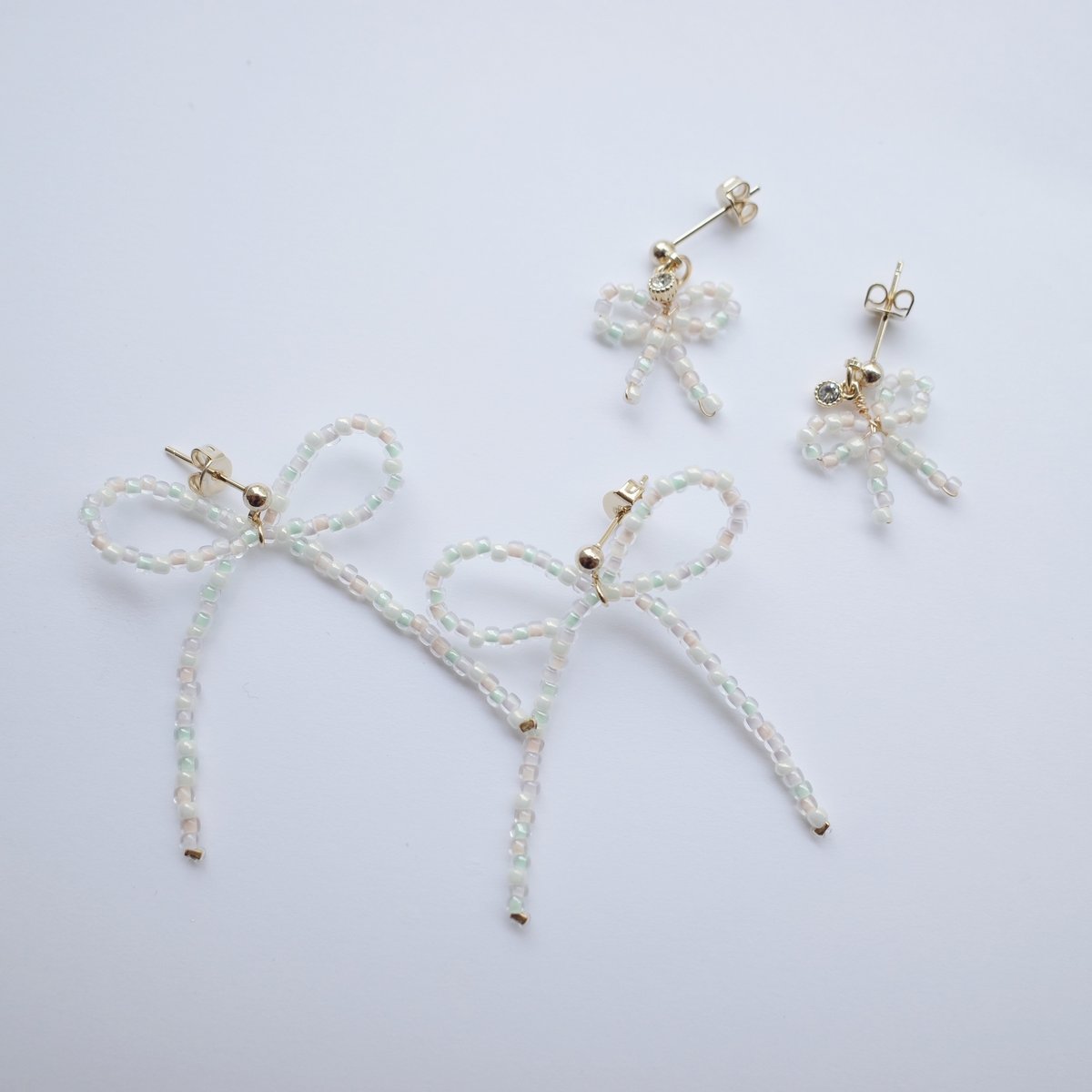 ピアス　リボン　白　緑　ビーズ　ビジュー　黄緑　星　ガラスチャーム　デート　春 imgrc0072991856.jpg