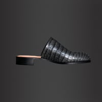 women/men GUJI DYED BLACK Porosus