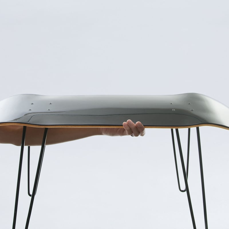 スケートボードデッキチェア Skate board deck-shaped stool | T