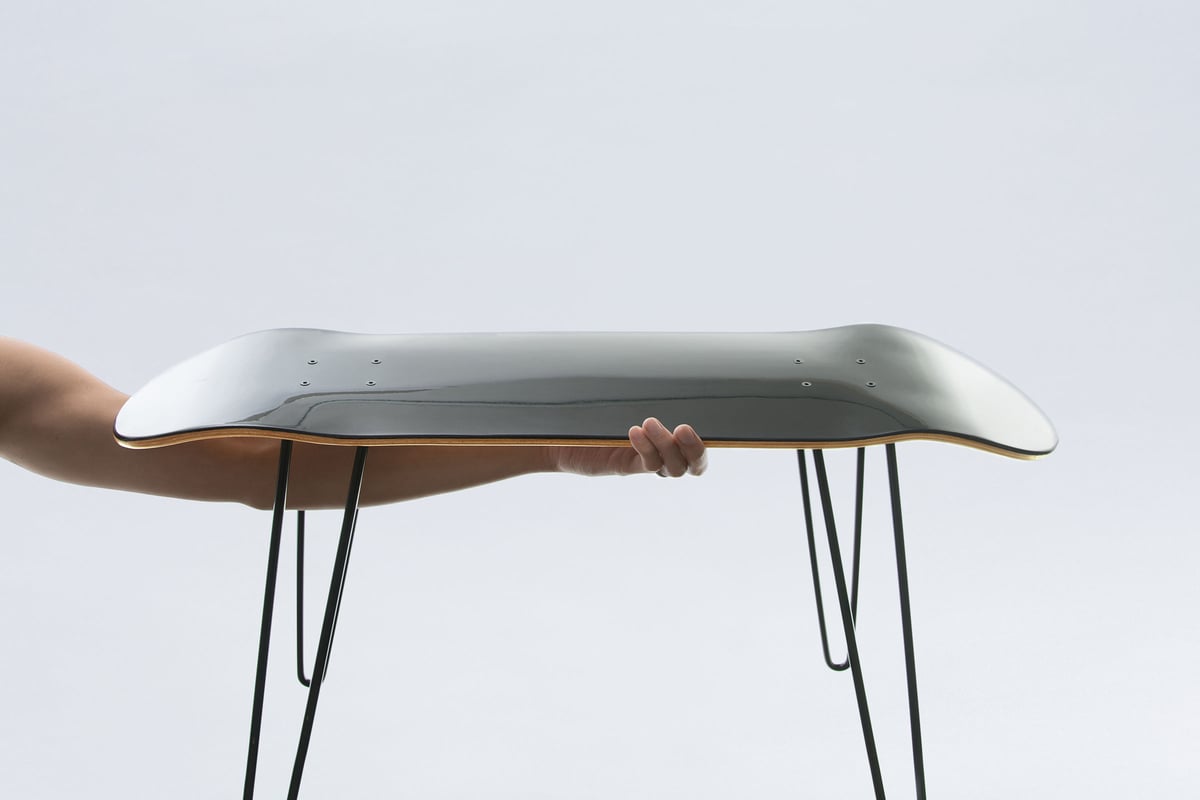 スケートボードデッキチェア Skate board deck-shaped stool | T