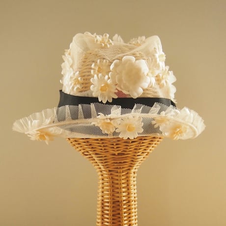 Flower motif tulle hat