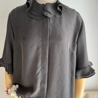 シルクフリルブラウス