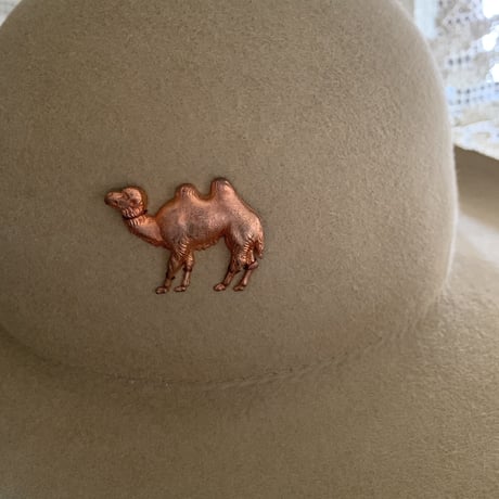 アンティークチャームcamelキャプリン