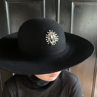 ラインストーンキャプリンブラック
